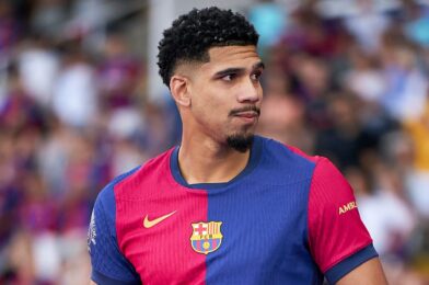 كشف بند إطلاق برشلونة الجديد في رونالد أراوجو