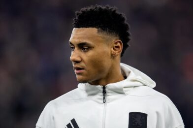 يكشف Unai Emery عن قرار نقل ترسانة المهاجم