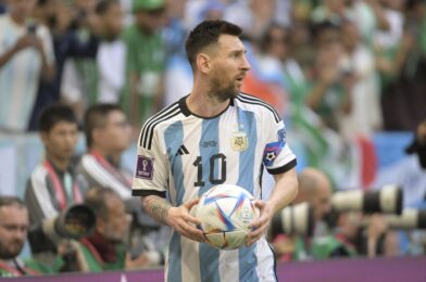 جافي يسمي زميله في برشلونة، والذي يحتل المرتبة الثانية بعد ميسي، كأفضل لاعب كرة قدم في العالم