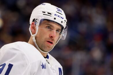 يعبر HC Craig Berube عن مشاعره تجاه إصابة قائد فريق Maple Leafs السابق جون تافاريس