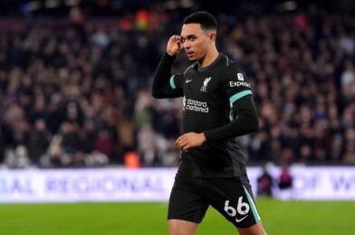 تم تأكيد التشكيلات وأخبار الفريق والتشكيلات الأساسية في كأس الاتحاد الأوروبي لكرة القدم مع غياب ألكسندر أرنولد