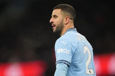 جوارديولا يؤكد أن كايل ووكر يريد استكشاف الخيارات في الخارج