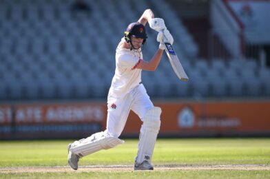 نجل لاعب إنجلترا السابق يكسر سجل والده لخطق القرن لإنجلترا أسود ضد Cricket Australia XI