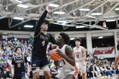 Caleb Gaskins ، زميله في Boozer Twins ، يتلقى عرضًا من ACC Basketball Powerhouse