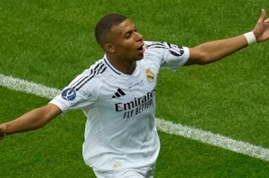 يسجل Mbappé ثلاثة أهداف لريال مدريد ، بينما يسجل كين ثلاثة أهداف لبيرن