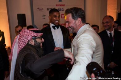 يكشف هيرن عن خيارات القتال التالية لجوشوا: وايلدر، وايت، باكولي والمزيد
