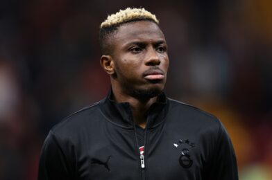 يقدم Man UTD & PSG مهاجم نابولي