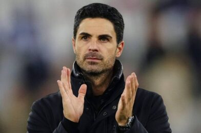 التكوينات التي تم الكشف عنها حيث تقوم Arteta بإجراء خمسة تغييرات