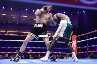 نتائج الملاكمة: يؤدي هجوم جسم Callum Smith إلى النصر على Joshua Buatsi