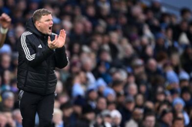 Eddie Howe يسعد الاشتراك في المهاجم في نقل مجاني