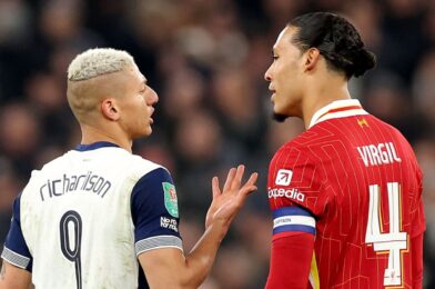 ليفربول كابتن فيرجيل فان ديك “المتصادرين” يسبب المهاجم ريتشارليسون بعد الهروب من البطاقة الحمراء إلى “الكوع” | أخبار كرة القدم