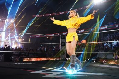 تتبنى WWE Superstar اللقب قبل مباراة شارلوت فلير المهمة
