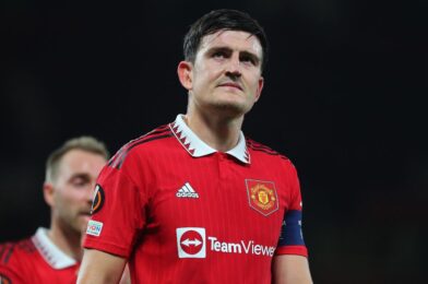 تحكم الآفات Maguire و Ugarte ، بينما يطير الزوار إلى إسبانيا