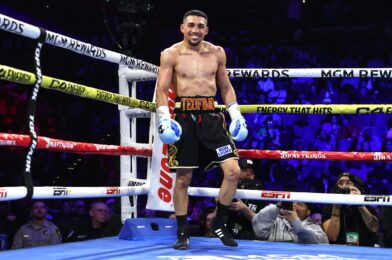 شخصية الشرير: الإهانات العنصرية والنزاعات المالية لـ Teofimo Lopez ، Spark Groudsy ، مما أدى إلى إعلان قتال Barboza Jr.
