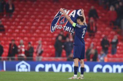 Achraf Hakimi Sacodes Liverpool Fans في Anfield مع لفتة كاملة بدوام