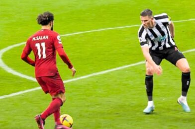 يتعين على ليفربول أن ينقل ألكساندر إيساك EMA ، يحذر الأحمر السابق