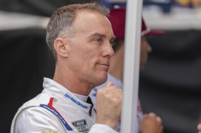 يختار Kevin Harvick Pilot Team Penske Pilot كمفضل للفوز بسباق Cup Talladega 2025
