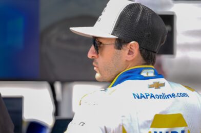 اختار NASCAR Insider بطل كأس العالم السابق كمفضل للفوز بسباق 2025 XINITY في دارلينجتون