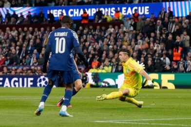 Martinez Blunder و Sublime الثاني وضع PSG في السيطرة ، قبل أن يعطي Tielemans فيلا هوب