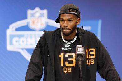 يسلط المحلل الضوء على أحد الأسباب الرئيسية التي تجعل Sydeur Sanders أفضل من جناح الكاميرا