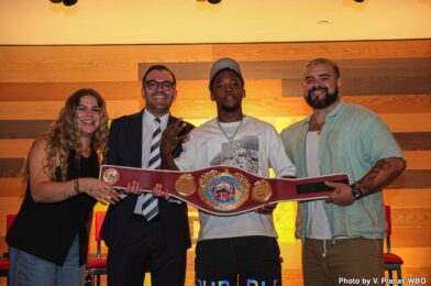 يواجه Keyshawn Davis رد فعل المشجعين للدفاع عن العنوان غير النشط لـ Los Santos