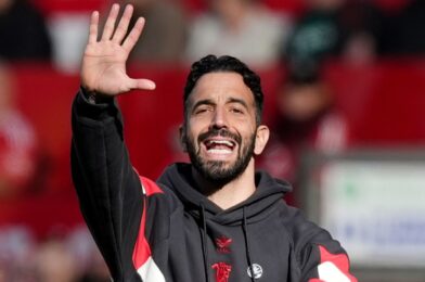 Gary Neville: يحتاج Man UTD إلى خمس توقيعات جديدة للتكيف مع نظام روبن أموريم | أخبار كرة القدم
